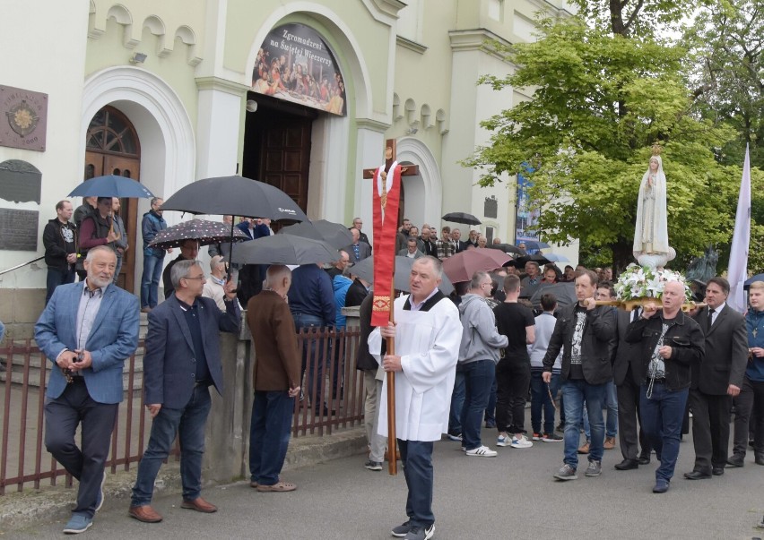 Męski Różaniec przeszedł ulicami Sanoka [ZDJĘCIA]