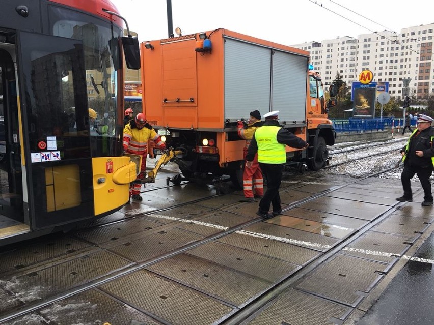 Tramwaje nie jeżdżą do "Mordoru". Zablokowana ul. Woronicza!