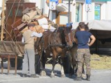 Oświęcim. Ulica Mayzla wygląda jak w czasach okupacji niemieckiej. W piątek późnym popołudniem rozpoczęły się tu zdjęcia do filmu 