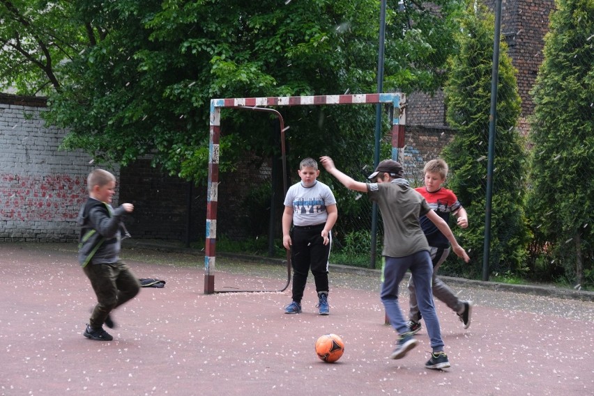 Streetworkerzy Domu Aniołów Stróżów docierają do dzieci z...