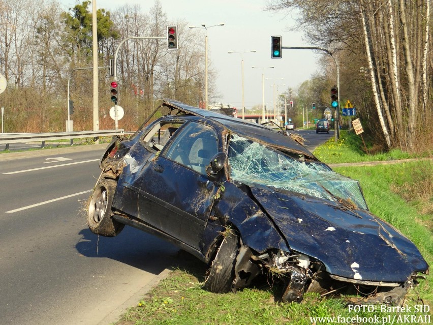 Akra II, firma która świadczy całodobową pomoc drogową...