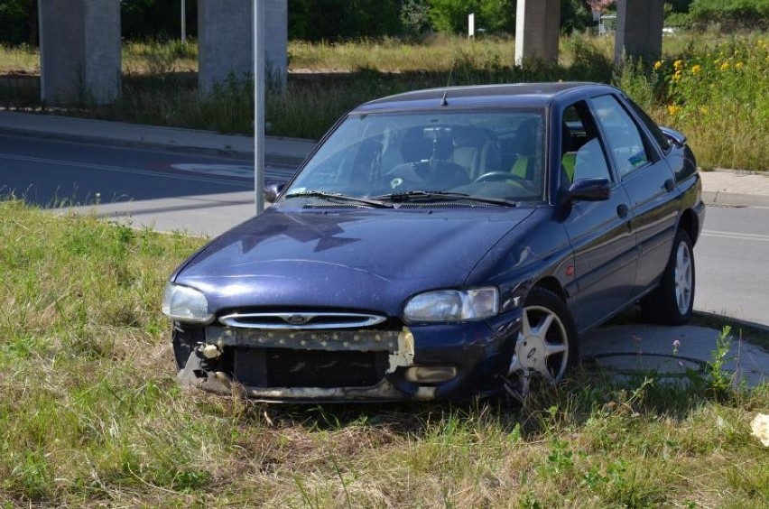 Wrocław: Wypadek na Rumiankowej. Ford zderzył sie z motocyklem (FOTO)