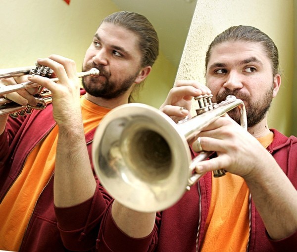 Centrum Kultury Agora zaprasza na koncert, w którym wystąpi Piotr Damasiewicz