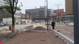 Przebudowa centrum Katowic: Przy Śródmiejskiej są już krawężniki i słupy oświetleniowe ZDJĘCIA