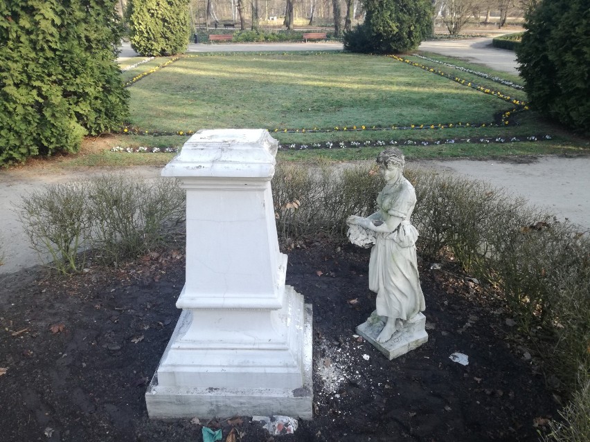 Park miejski w Kaliszu. Pomnik Flory ponownie padł ofiarą...