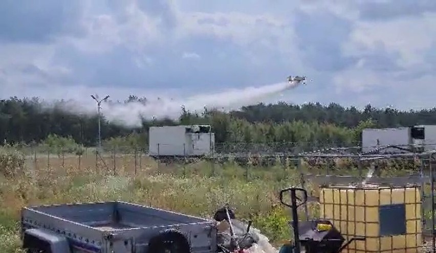 Pożar w Goleniowskim Parku Przemysłowym? Ogień gaszono z samolotu VIDEO