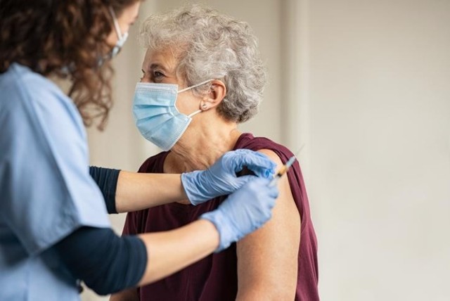 Od 1 stycznia szczepionka przeciw pneumokokom w połowie refundowana dla seniorów 65+