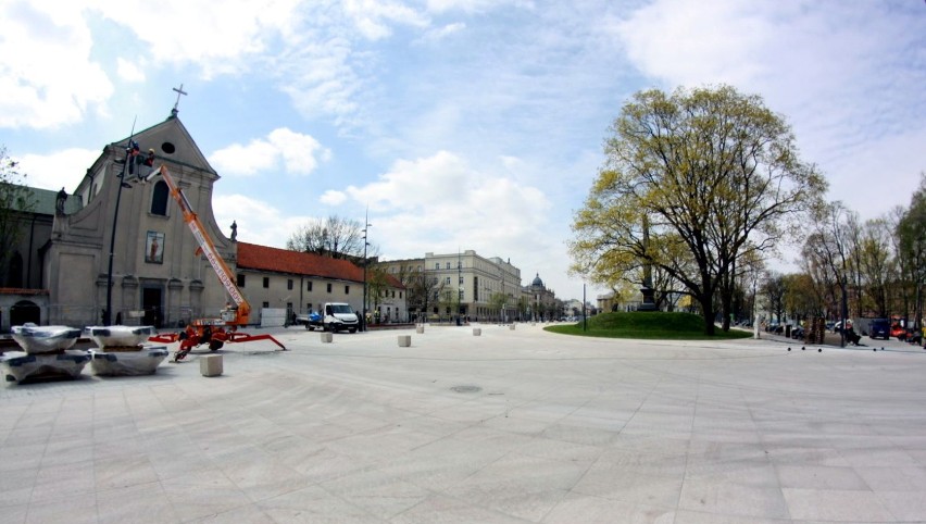 Kończą się prace przy przebudowie placu Litewskiego [ZDJĘCIA]