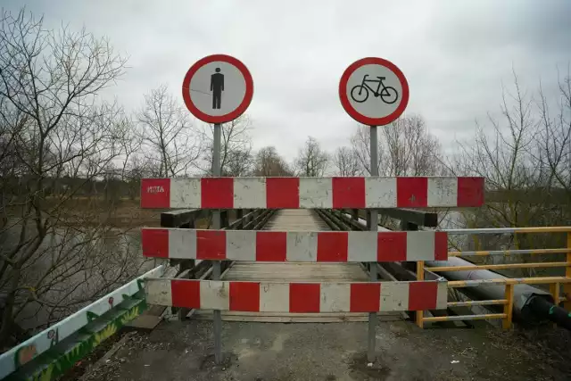 Drewniany most nad Drwęcą na granicy Kaszczorka i Złotorii został zamknięty dla pieszych i rowerzystów