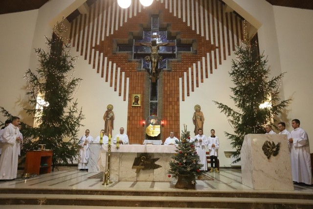 Archidiecezja łódzka jest jedną z najmniej religijnych w kraju. Według ogłoszonych właśnie najnowszych badań ISKK średnio w niedzielę do kościoła chodzi zaledwie 23,6 proc. wiernych. Ale w archidiecezji łódzkiej są miejsca, gdzie kościoły są jeszcze bardziej puste. Zobaczcie w galerii, gdzie nie chodzi się do kościoła.

NAJMNIEJ RELIGIJNE MIEJSCA DIECEZJI ŁÓDZKIEJ >>>