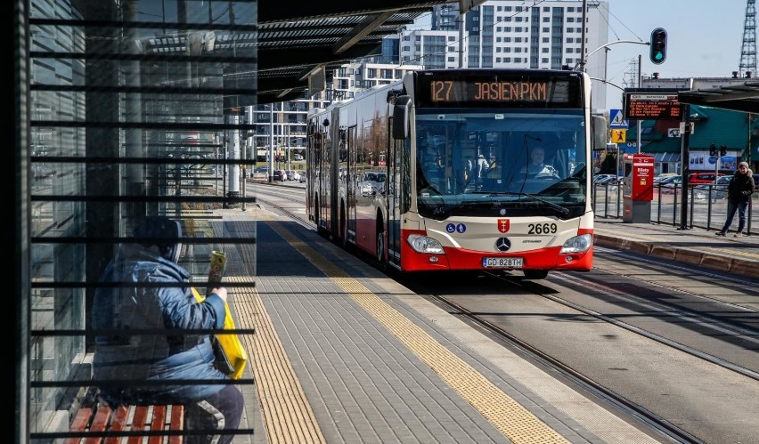 Gdańsk: Ile osób w autobusach i tramwajach? Od poniedziałku nowe limity! 