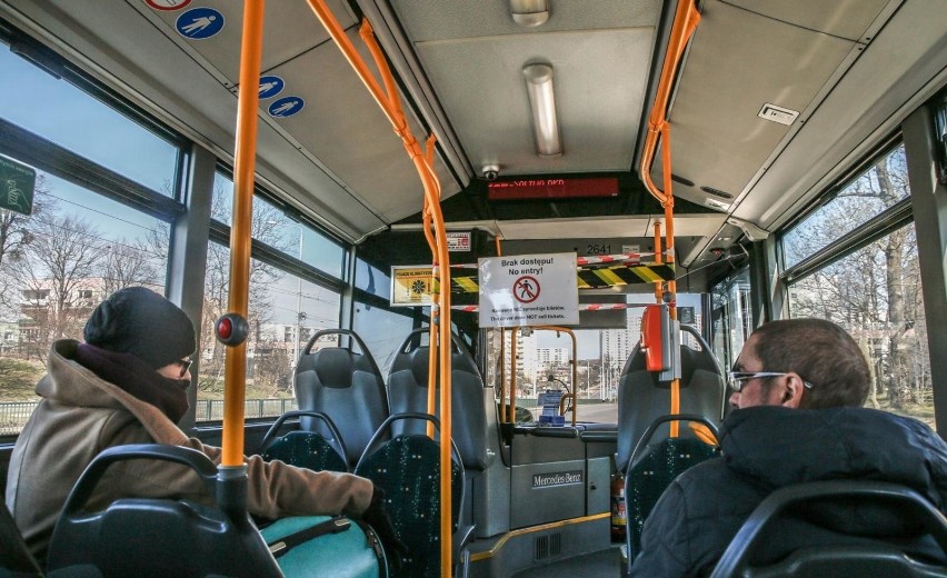 Gdańsk: Ile osób w autobusach i tramwajach? Od poniedziałku nowe limity! 