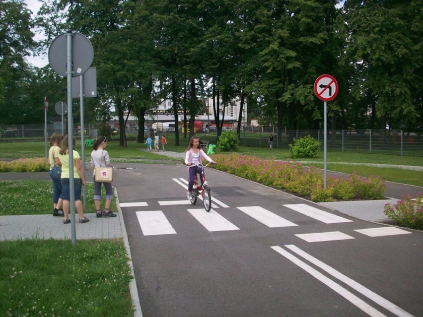 Nowy plac będzie wyposażony w znaki drogowe i oznakowanie...