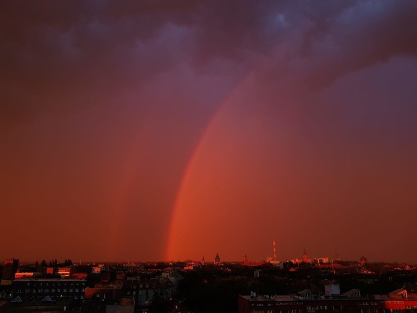 Różowe niebo nad Śląskiem: Jak powstało to niesamowite...