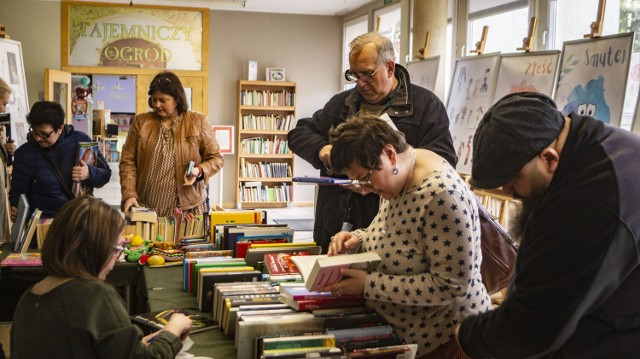 Biblioteka Miejska w Inowrocławiu zorganizowała kiermasz książek
