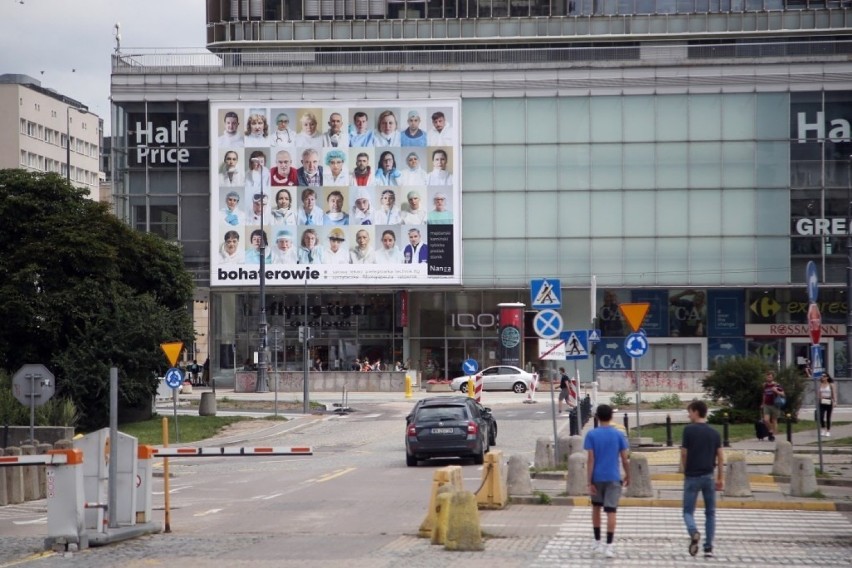 Niezwykłą wystawę można oglądać w centrum Warszawy. Znalazły...