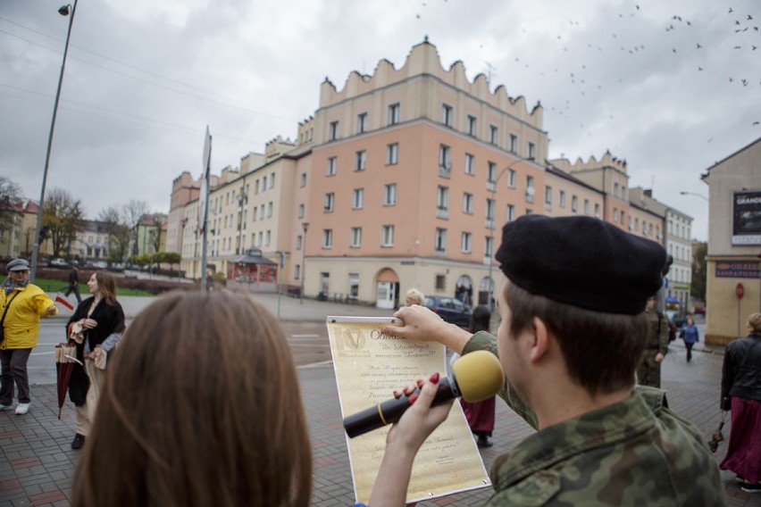 Tarnów. Happening niepodległościowy uczniów IV LO [ZDJĘCIA]