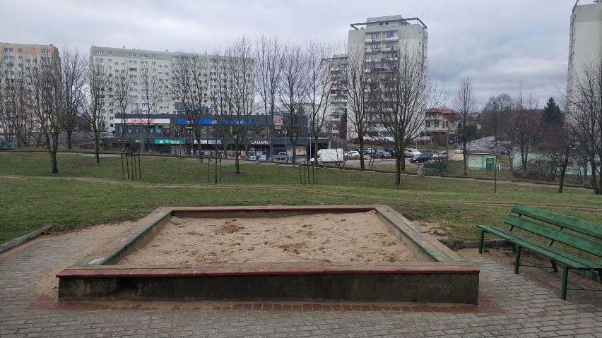 Granat znaleziono w piaskownicy w Gdańsku przy ul....