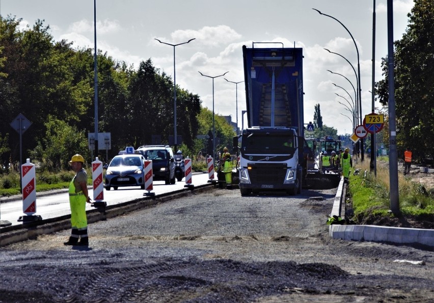 Trwa przebudowa drogi wojewódzkiej 723 i skrzyżowania w Tarnobrzegu. Zobacz postęp robót [ZDJĘCIA]