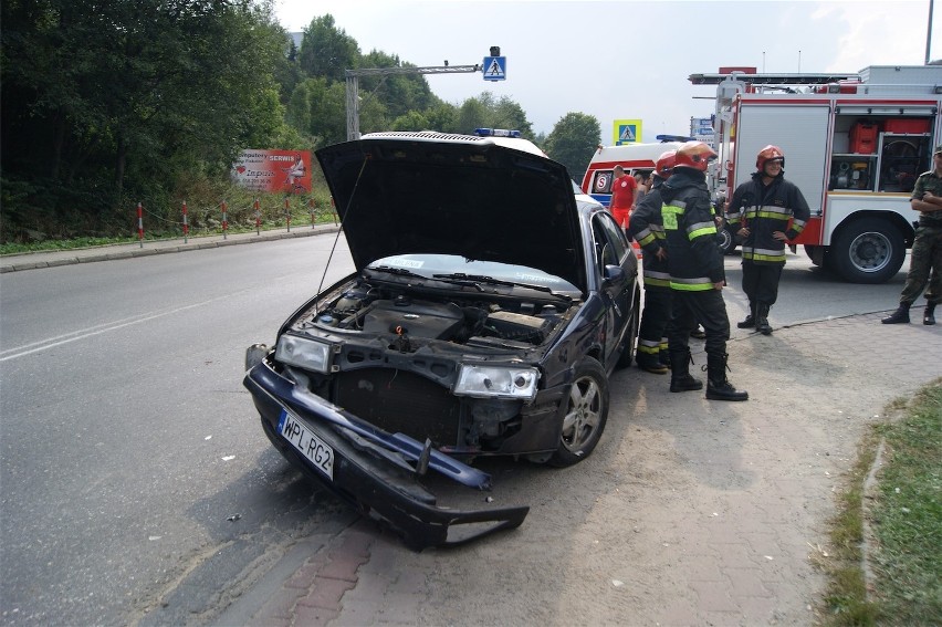 Zakopane: wypadek radiowozu. Policja wjechała do składu budowlanego