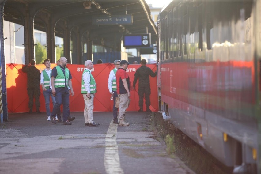 Pociąg z rannymi żołnierzami z Ukrainy dotarł do Katowic....