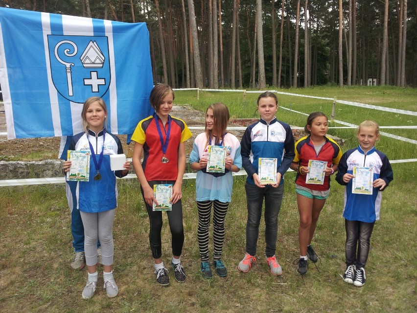 Medaliści w kategorii K12: Pierwsza z lewej Natalia Szuba, 4...