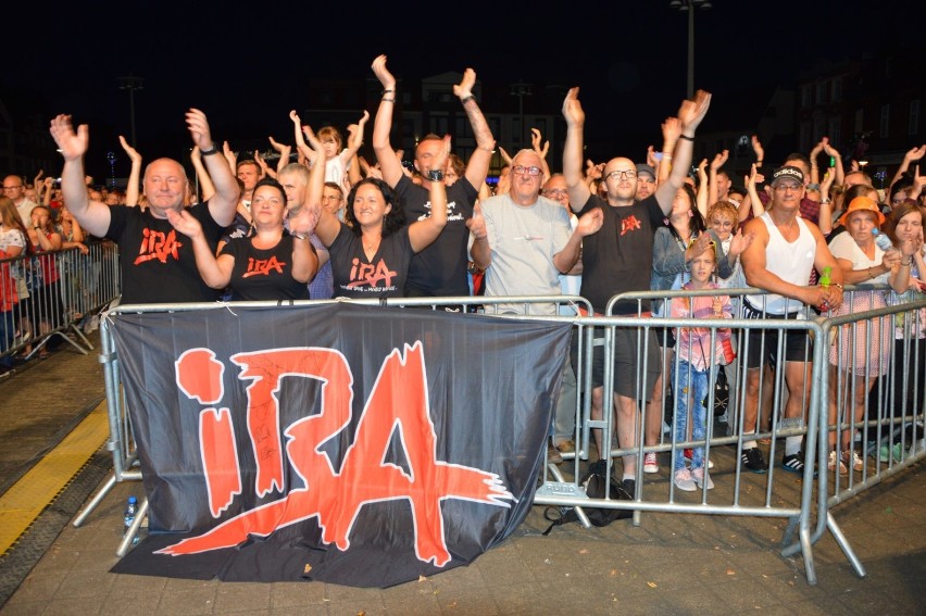 Lęborczanie pożegnali lato bawiąc się na koncercie zespołu IRA na placu Pokoju