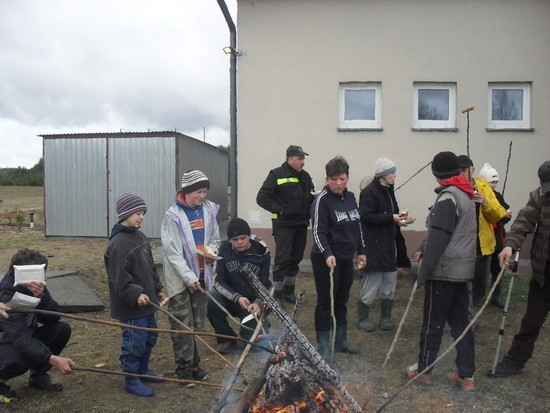 Sprzątanie w Będźmierowicach: Mieszkańcy postanowili posprzątać wieś