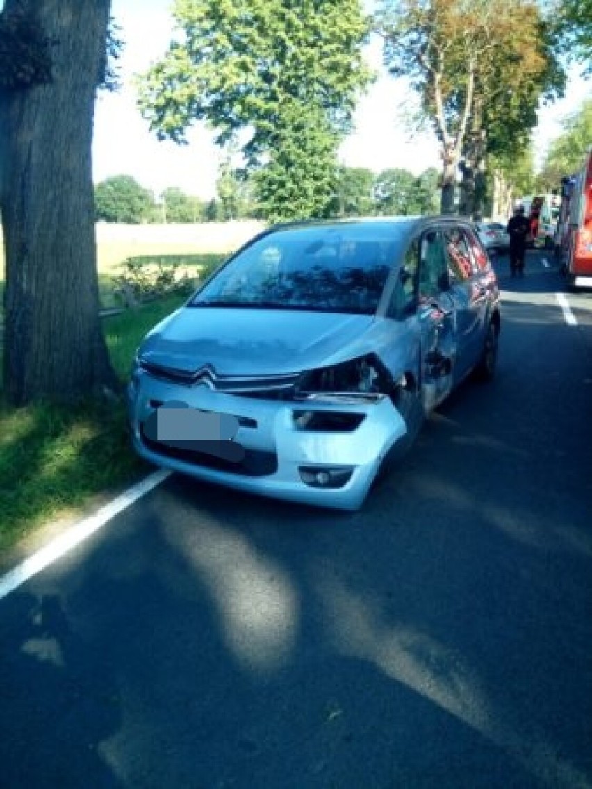 Wypadek w okolicach Domasławic. Ranny kierowca audi został przetransportowany śmigłowcem LPR do szpitala