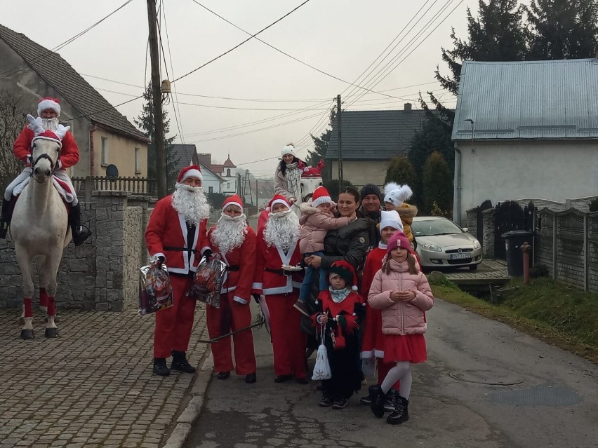 III Konny Marsz św. Mikołaja przeszedł 4 grudnia ulicami...