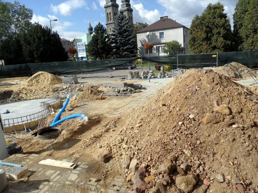 Radlin: Trwa budowa nowej fontanny na Placu Radlińskich Olimpijczyków