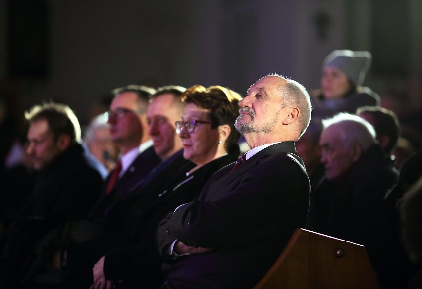 Koncert pieśni patriotycznych w wykonaniu Wojska Polskiego w...