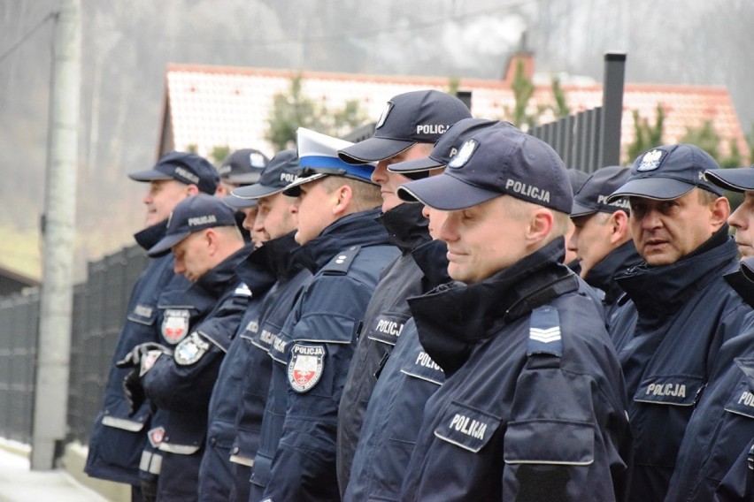 Komisariat policji w Szczyrku już otwarty [ZDJĘCIA]. Jest sala gimnastyczna, alkomat... we wtorek było poświęcenie.