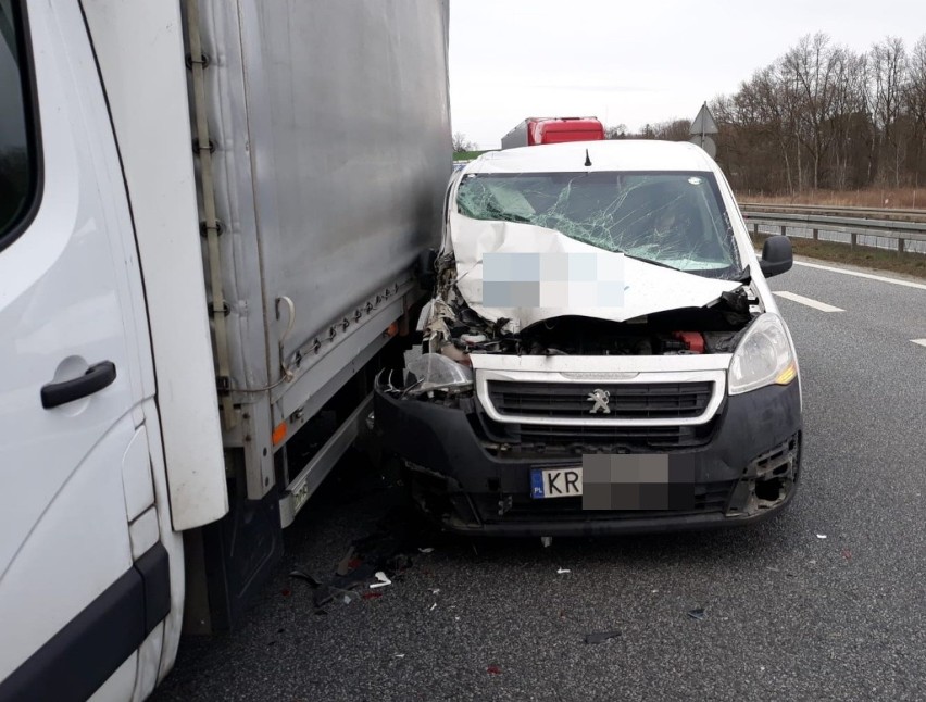 Groźnie wyglądający wypadek trzech samochodów pod Wrocławiem (ZDJĘCIA)