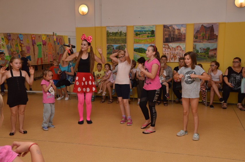 Miastko. Zabawa z teatrem Fantazja z Krakowa. Król jest jeden - Julian! (FOTO)