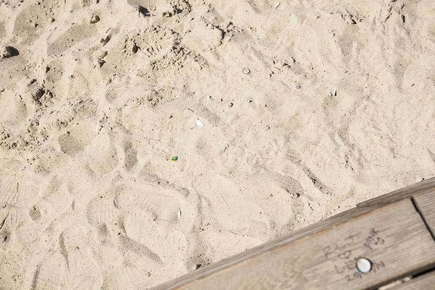 Poniatówka najbrudniejszą plażą w Polsce? W ciągu doby pojawia się tam więcej śmieci, niż na nadmorskich plażach