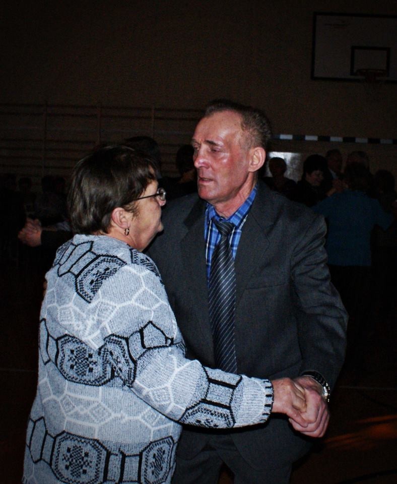Seniorzy zatańczyli na kolejnym balu. Tym razem w Szczodrem