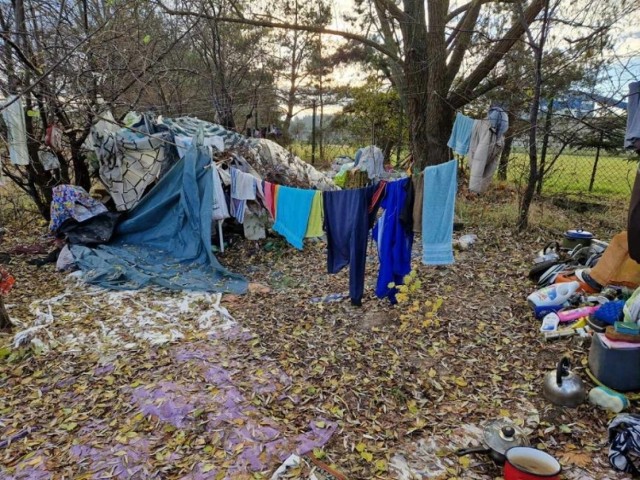 Strażnicy miejscy z Tczewa wspólnie z pracownikami Miejskiego Ośrodka Pomocy Społecznej sprawdzali miejsca przebywania osób bezdomnych. Oferowano im pobyt w schroniskach i ogrzewalniach. Większość z nich odmówiła.  