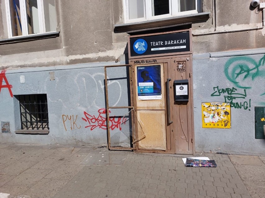 We wtorek rano chuligani zniszczyli wejście do krakowskiego...