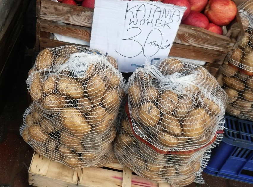 Worek ziemniaków ( 15 kilogramów ) kosztował 30 złotych