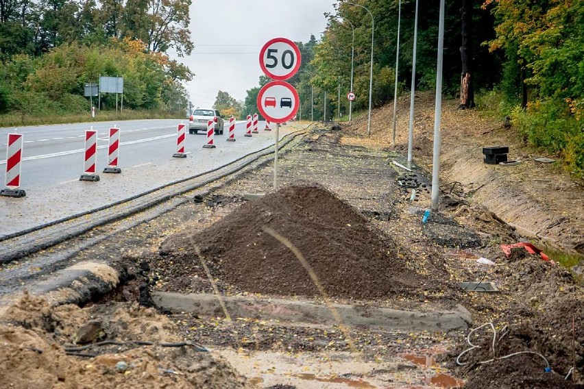 Wałbrzych: Rozbudowa skrzyżowania na wjeździe do Książa (ZDJĘCIA)