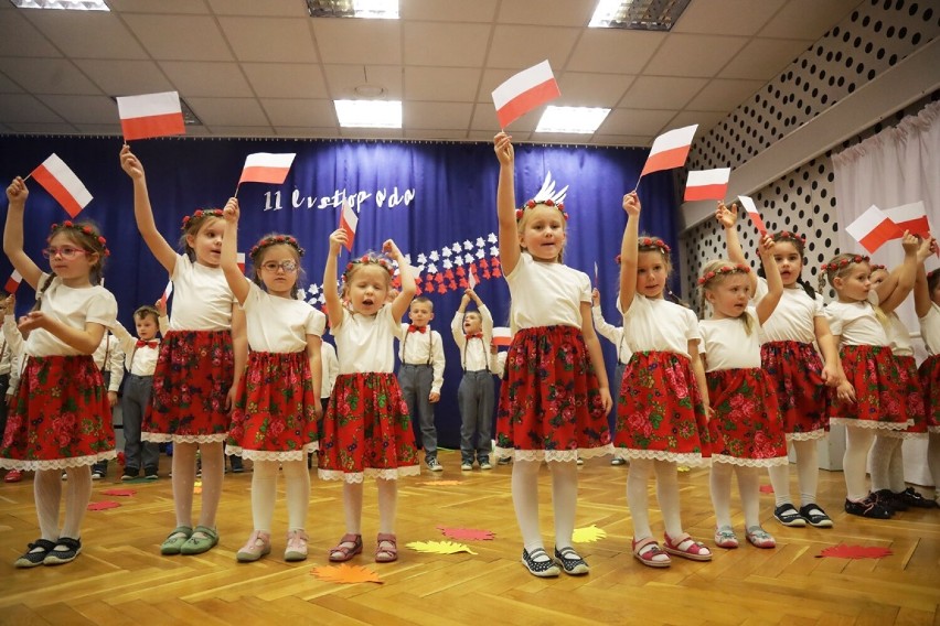 Legnica: Przedszkolaki ze "Stokrotki" uczciły rocznicę odzyskania niepodległości przez Polskę, zdjęcia