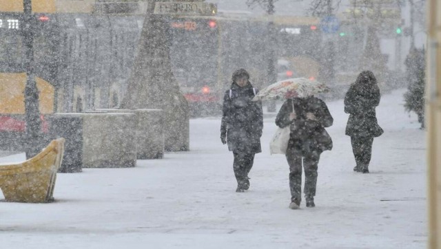 W weekend na Śląsku prognozowane są silne opady śniegu, zwieje i zamiecie z silnym mrozem. Może spaść do 20 cm śniegu.