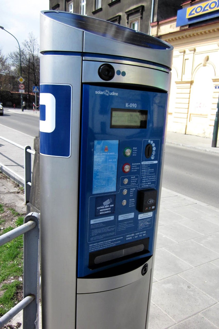 Kraków: mamy pierwsze w Polsce parkomaty bezstykowe [ZDJĘCIA]