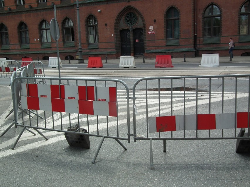 Remont torów tramwajowych przy Klaryskach wymusił potężne...