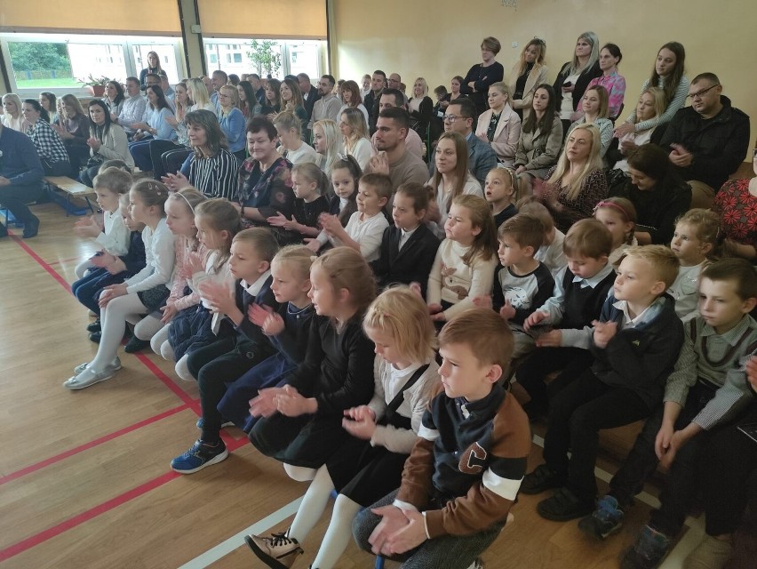 Uroczyste pasowanie na ucznia w Szkole Podstawowej nr 1 w Sandomierzu. Piękna uroczystość. Zobacz zdjęcia