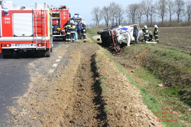 Wypadek pod Annopolem. Betoniarka wpadła do rowu. Są utrudnienia.