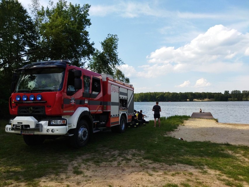 26-latek utonął w zbiorniku w Szałem. ZDJĘCIA