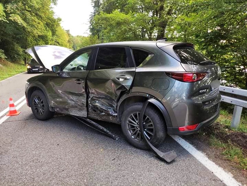 Wypadek w Gródku nad Dunajcem zablokował drogę na prawym brzegu Jeziora Rożnowskiego