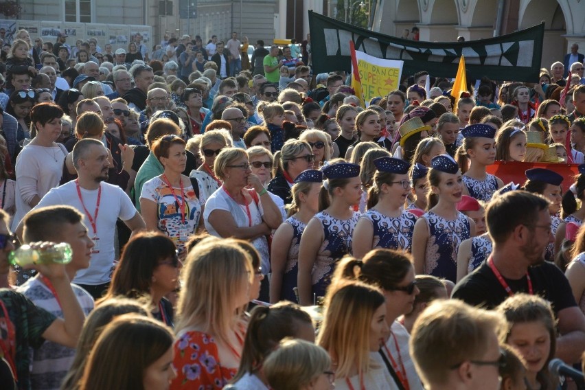 Festiwal Harcerski 2019. Największy Zespół Rockowy zagrał na Rynku w Kielcach! [ZDJĘCIA, ZAPIS TRANSMISJI]